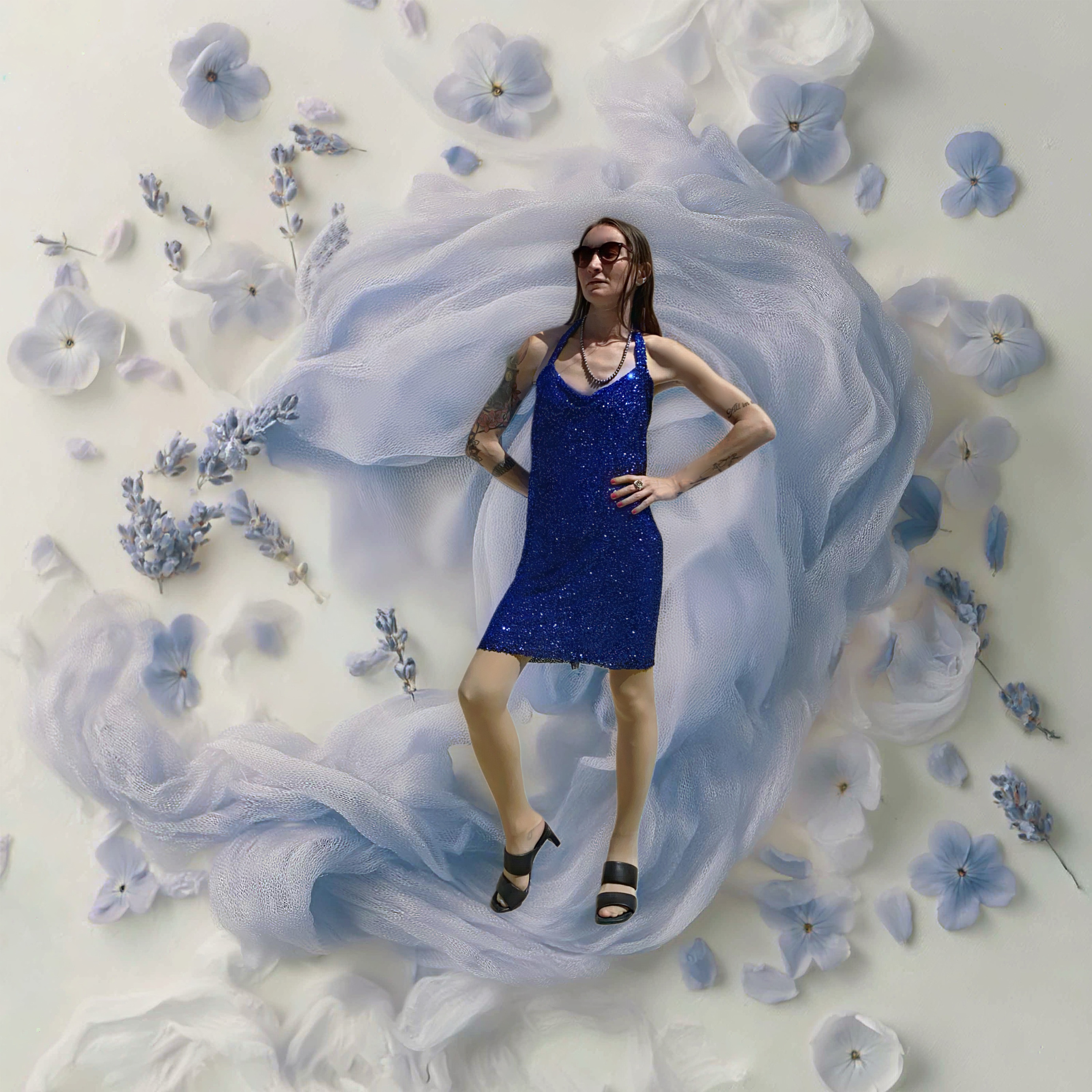 שמלת לגונה כחולה – תמונה 3